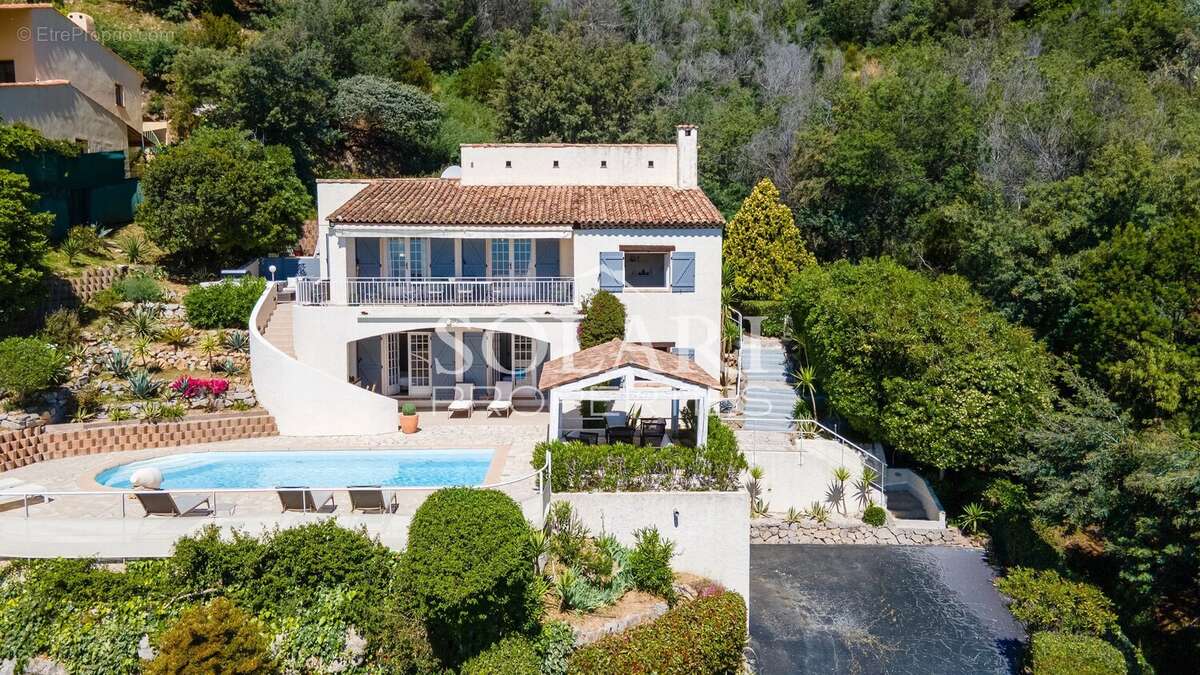 Maison à MANDELIEU-LA-NAPOULE