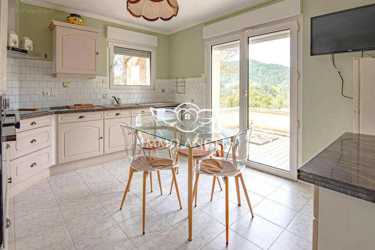 Maison à SAINT-PAUL-LE-JEUNE