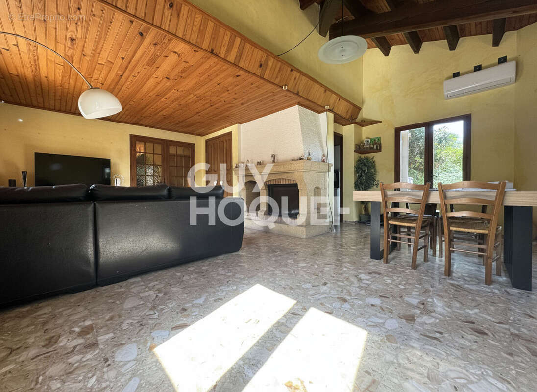 Appartement à CHATEAUNEUF-DE-GADAGNE