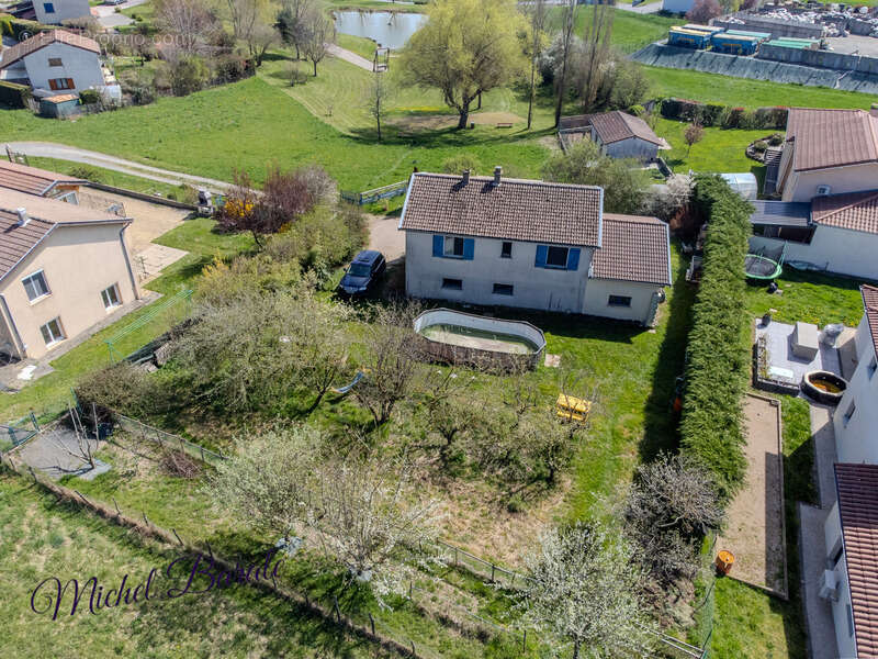 Maison à AVEIZE