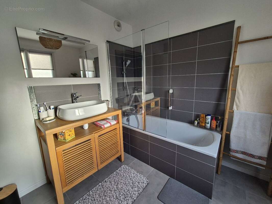 Maison à COLLEVILLE-MONTGOMERY