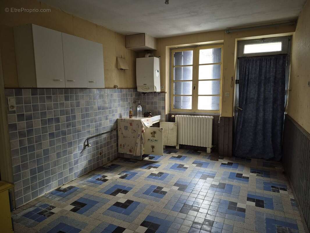 20260402105015 - Commerce à NONTRON