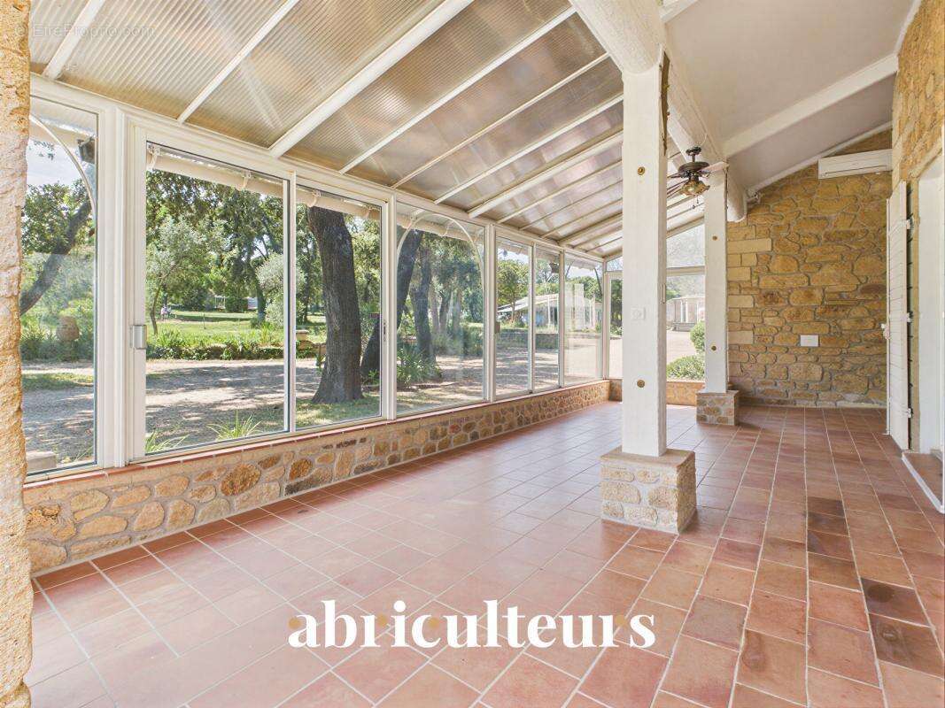 Maison en pierre de 254 m² en vente à Grans (13250) - photo 14