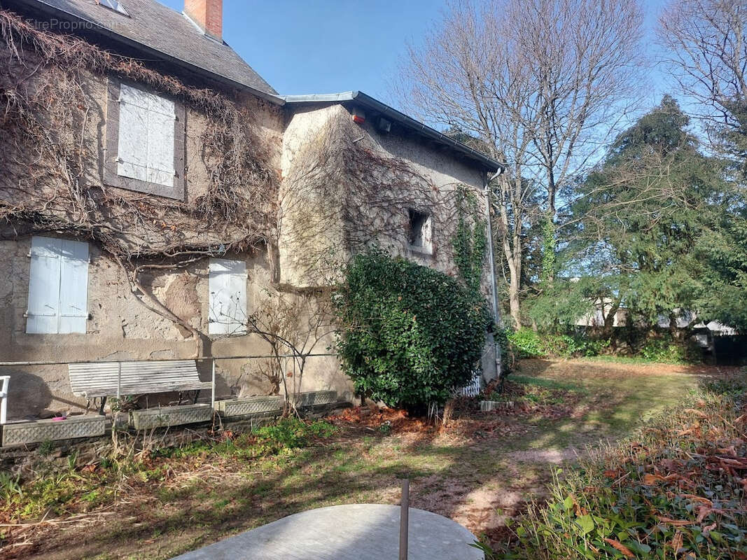 Maison à BUSSET