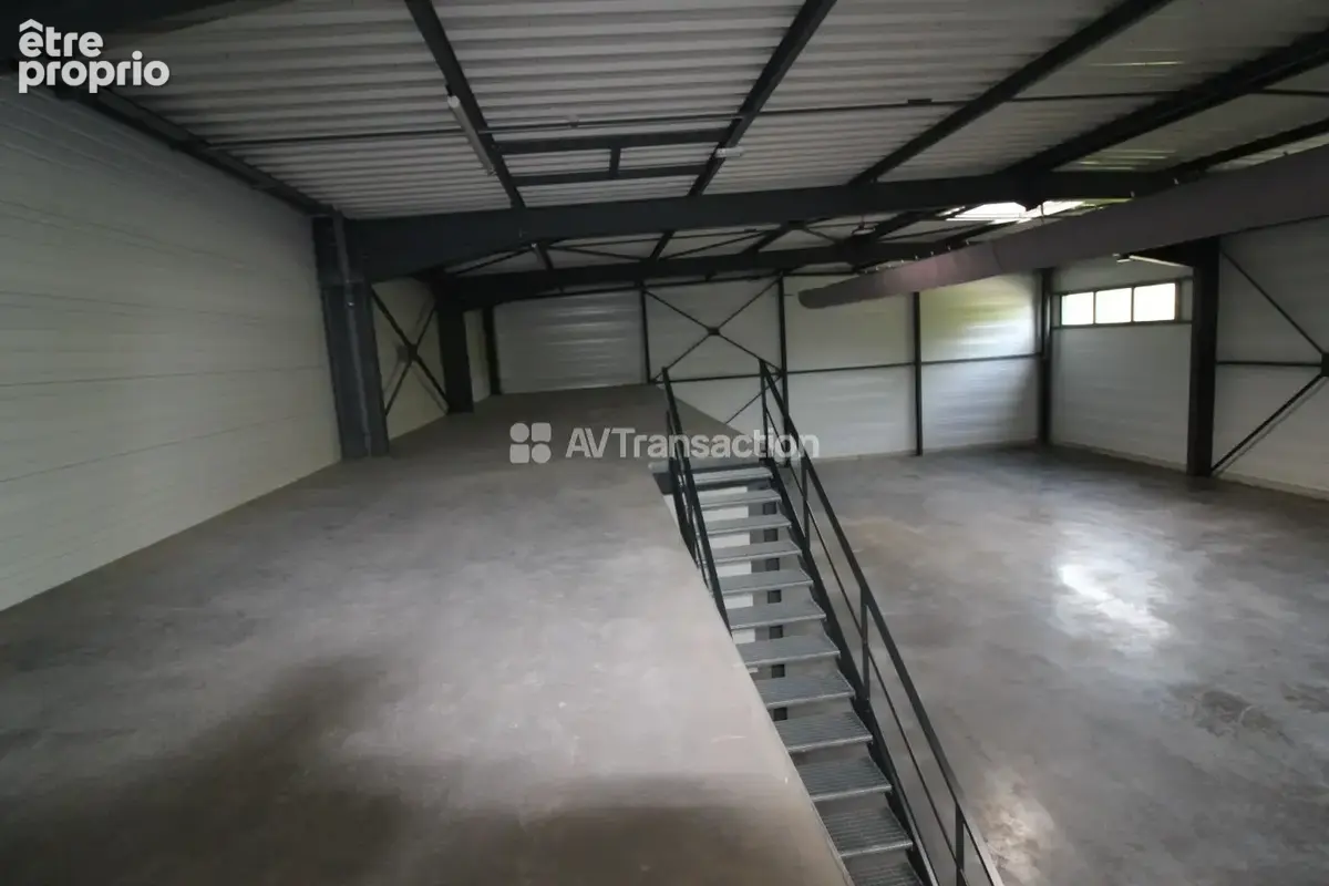 1379 m² à Aoste  - photo 5