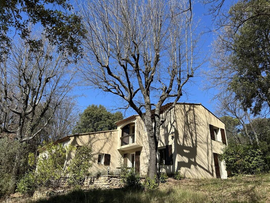 Maison à LA TOUR-D'AIGUES