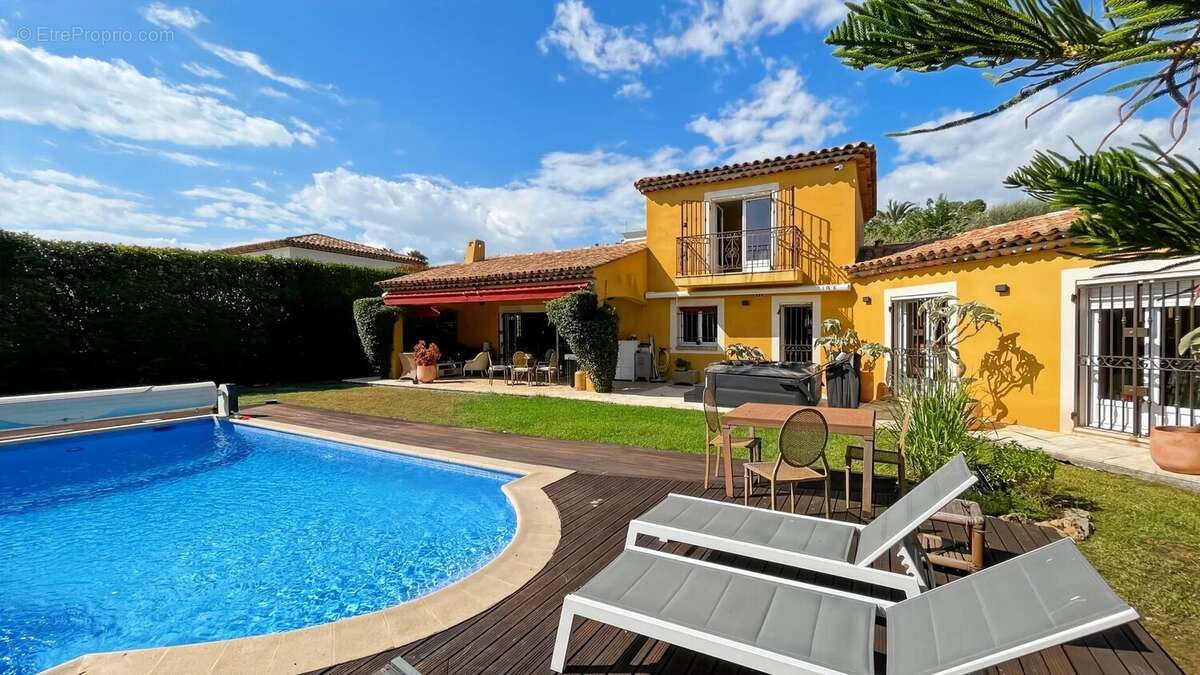 Maison à VALLAURIS