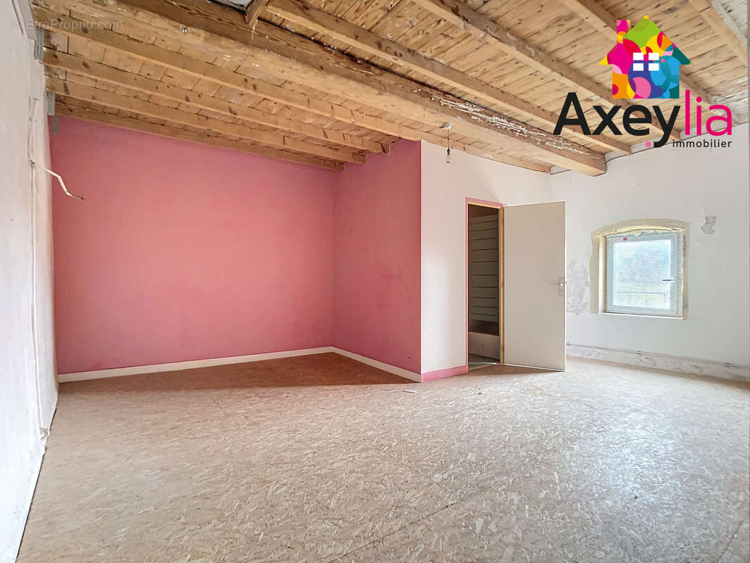 A vendre - cuinzier - appartement t2 à rénover d'environ 60m2 - photo 4