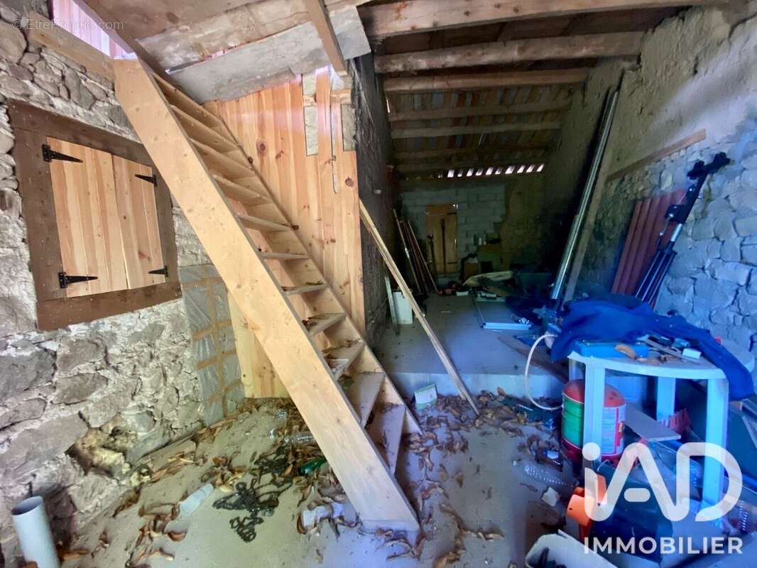 Maison 58 m² à Saint-Martin-Des-Olmes  - photo 3