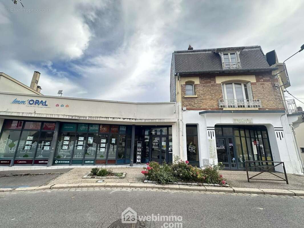 Beaucoup de potentiel pour cet immeuble de rapport d'une surface de 256 m² comprenant ... - Appartement à LAON