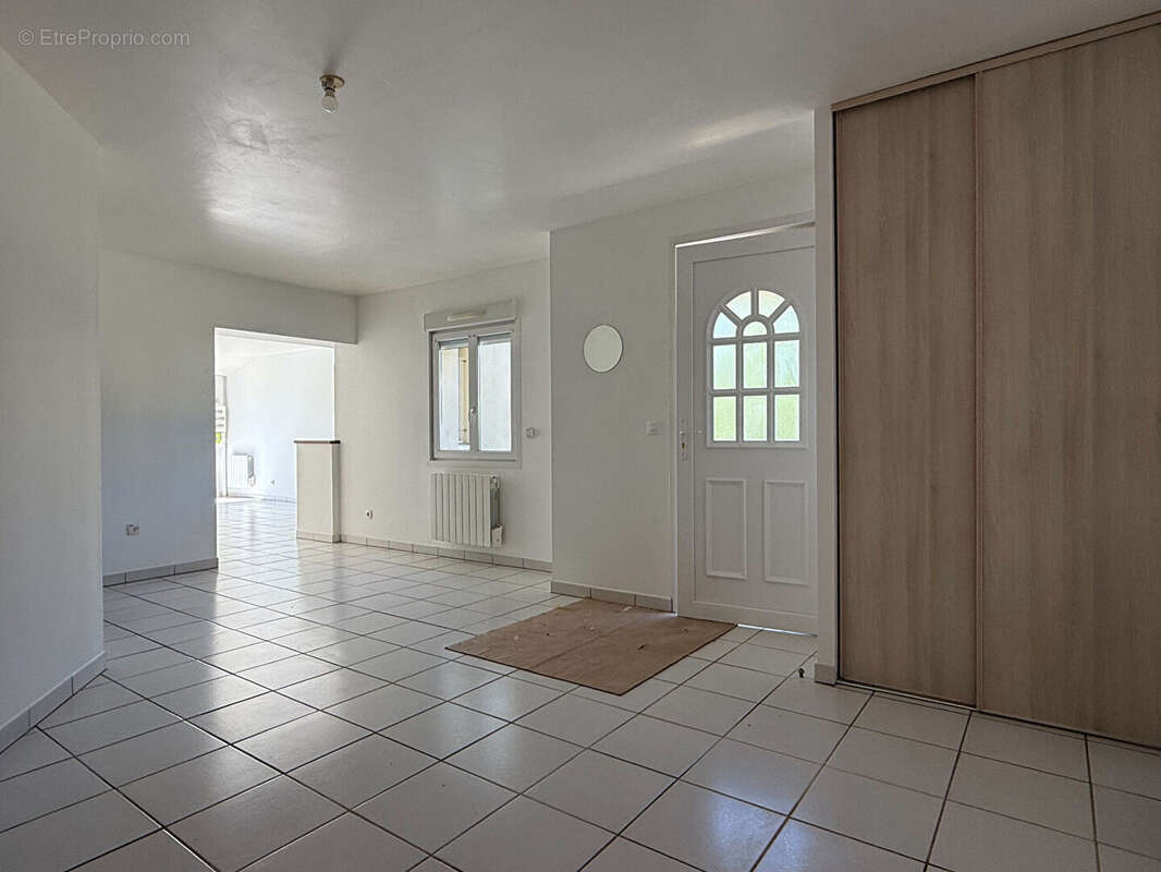 Maison à SAINT-SEURIN-DE-CURSAC