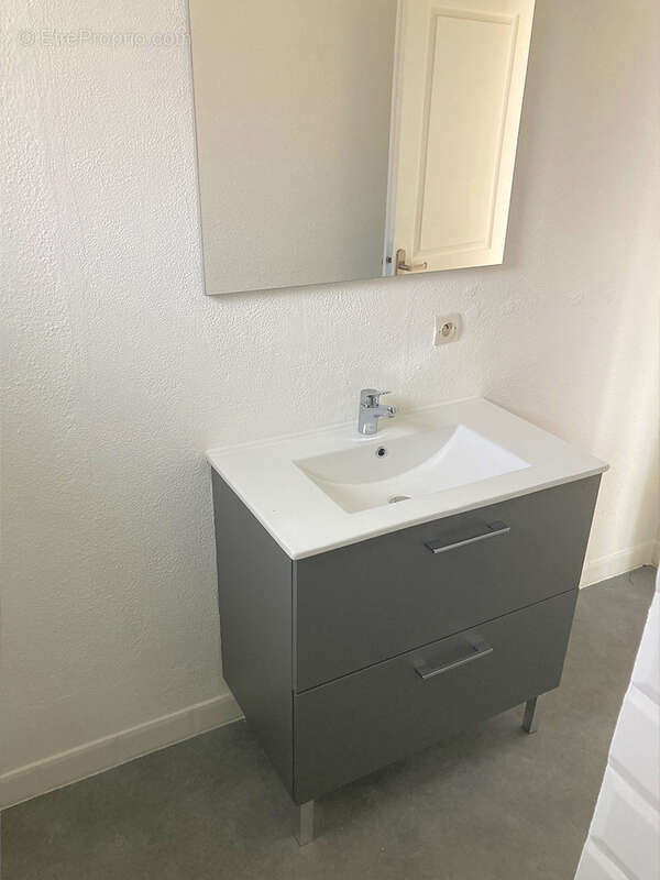 Maison à MONTELIMAR