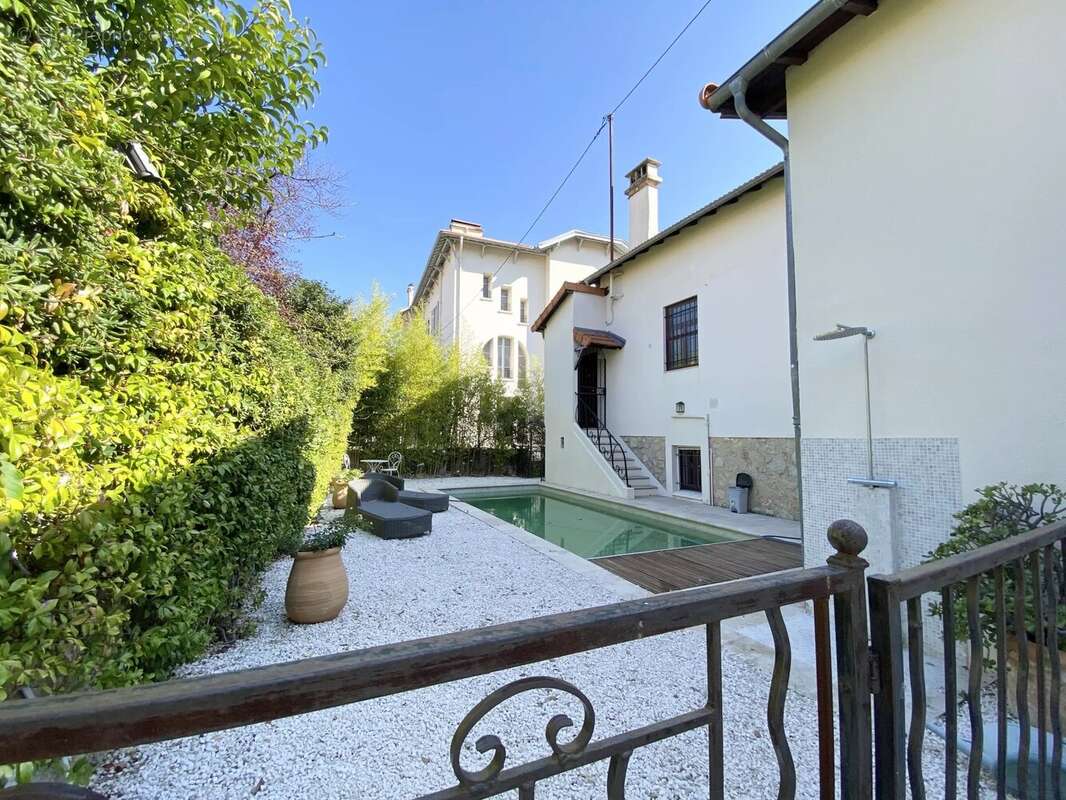 Villa Art déco au calme piscine, garage, dépendances - photo 26