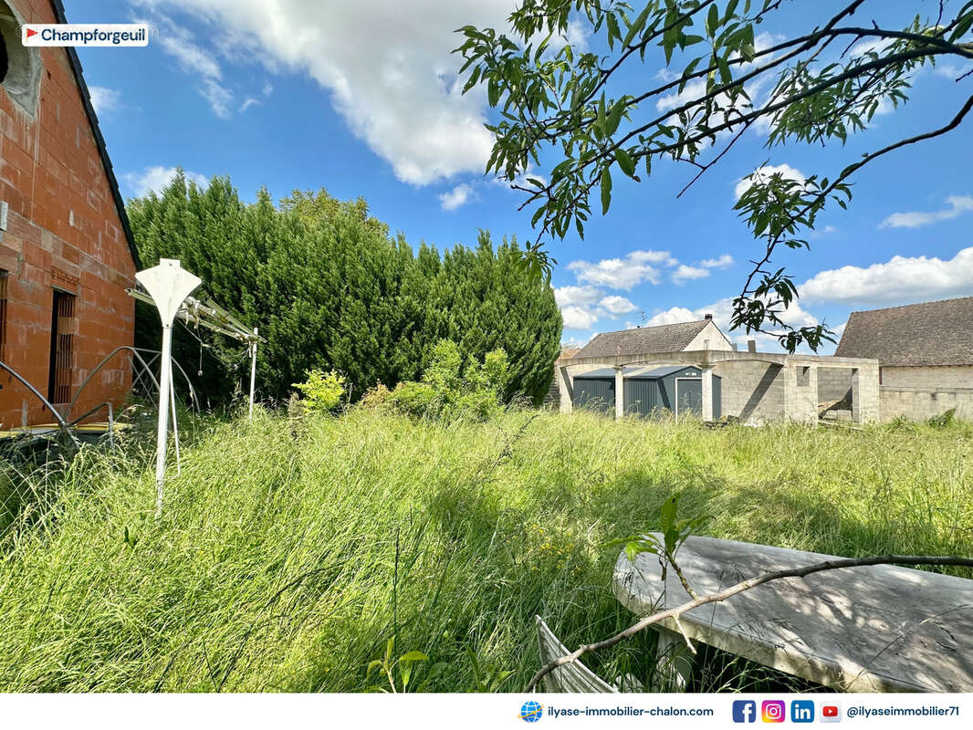 Maison à terminer  6 pièces  193 m2  1050 m2 - photo 3