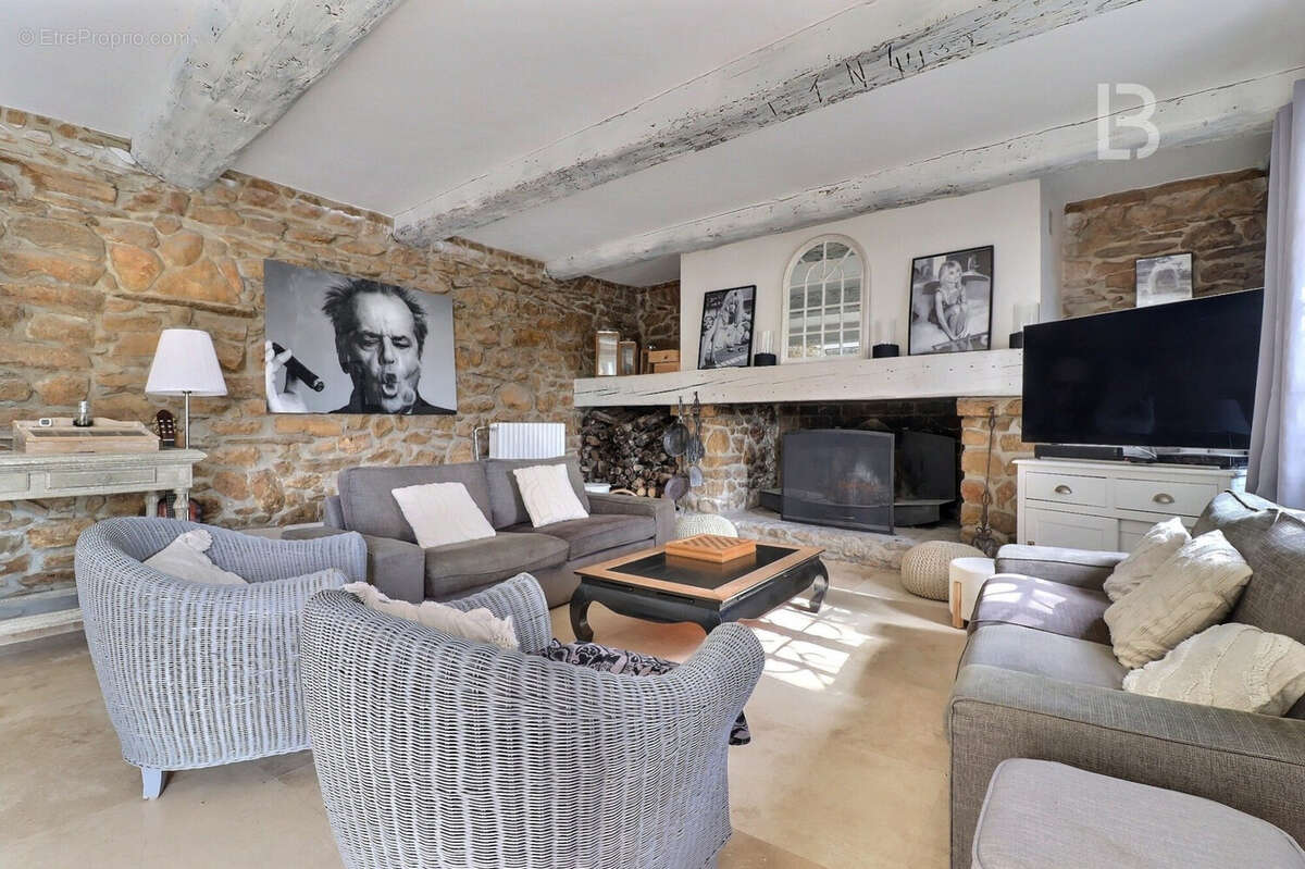 Maison à MEOUNES-LES-MONTRIEUX