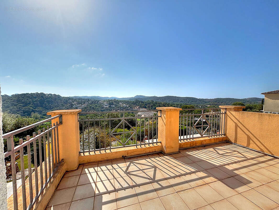 Villa néo-provençale à vendre à Saint-Raphaël avec piscine et vue dégagée - photo 12