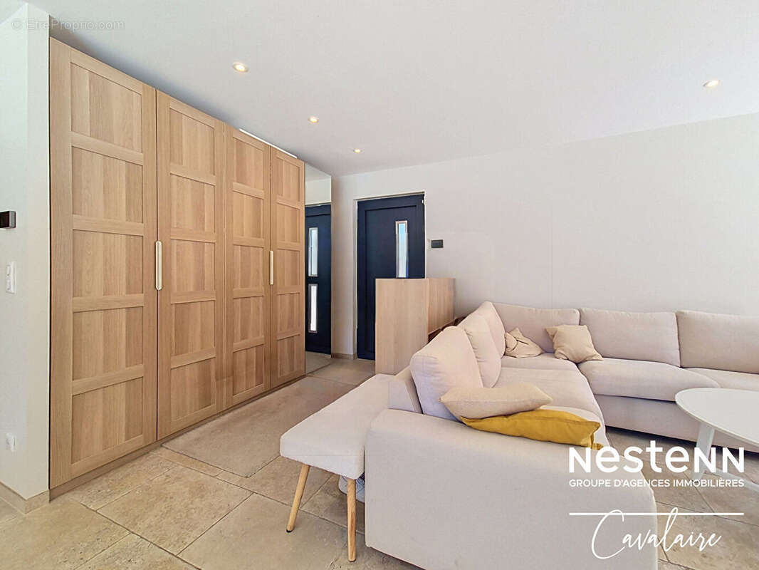Maison contemporaine à Cogolin aux prestations de qualité, 3 chambres + studio indépendant, piscine et SPA et double garage - photo 6