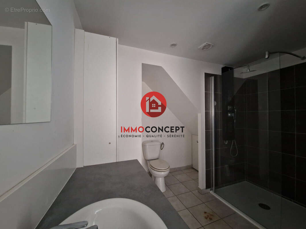 Appartement à BAGNOLS-SUR-CEZE