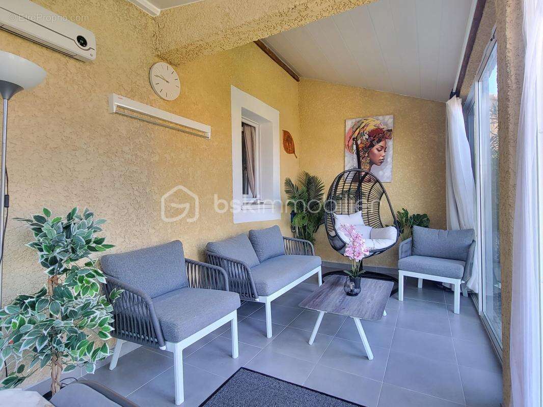Pavillon T3 de 54 M² + 15 m² de vérenda + grand jardin dans une résidence sécurisée avec pisicine, entre Colombiers et Béziers - photo 3