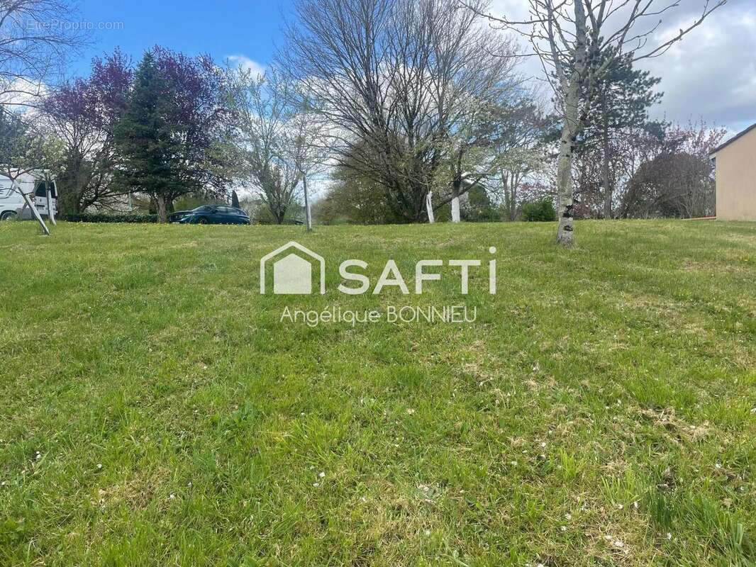 Photo 4 - Terrain à PONT-DU-CASSE