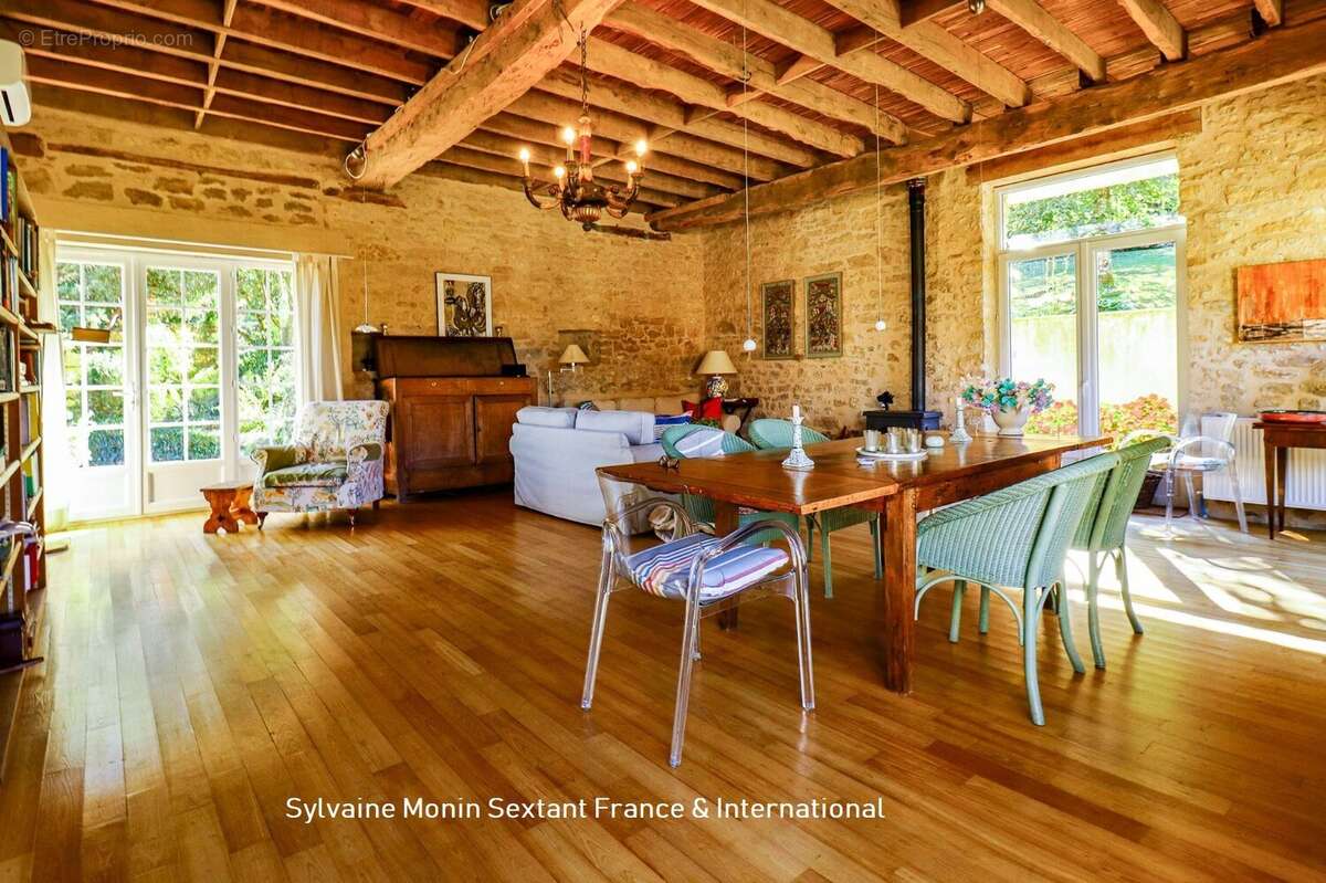 Maison à SAINT-MEDARD-D&#039;EXCIDEUIL