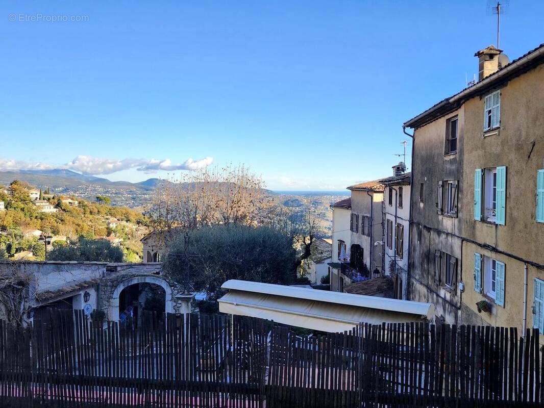 Photo 1 - Commerce à SAINT-JEANNET