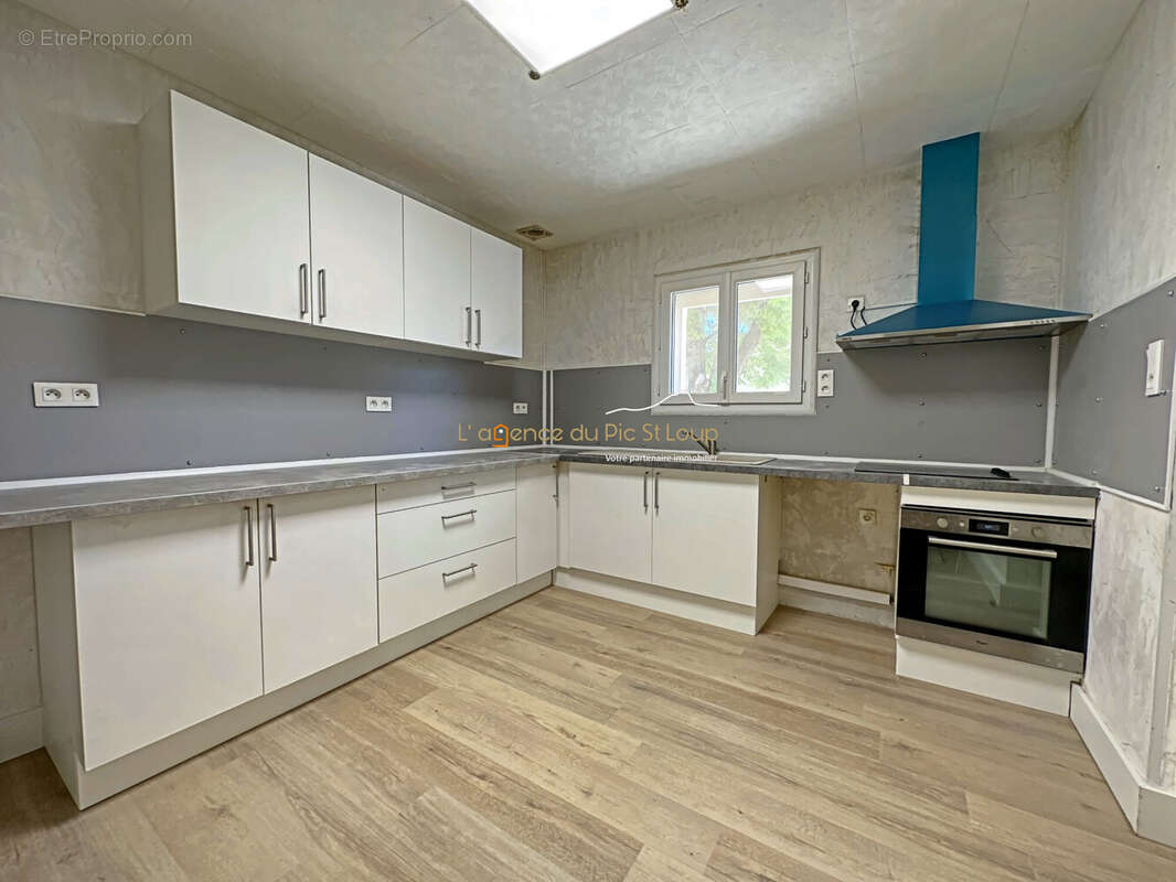 Maison à CRUVIERS-LASCOURS