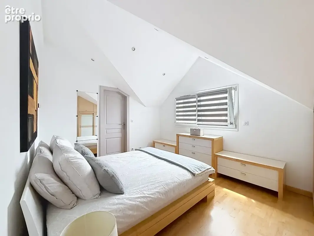 Maison familiale T5 de 190 m² avec jardin arboré, vue Salève & Jura COLLONGES SOUS SALEVE (74) - photo 10