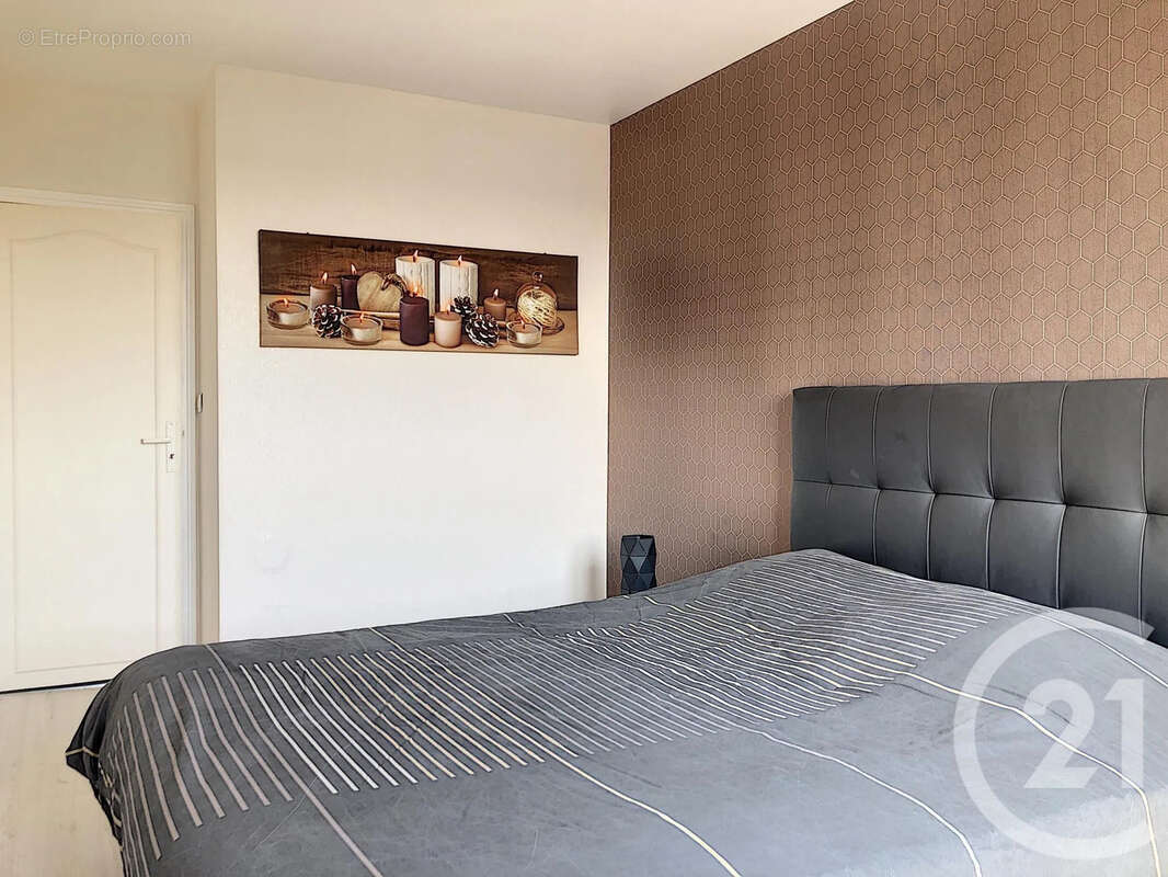 Appartement 76 m² à Saint-Julien-Les-Villas  - photo 11