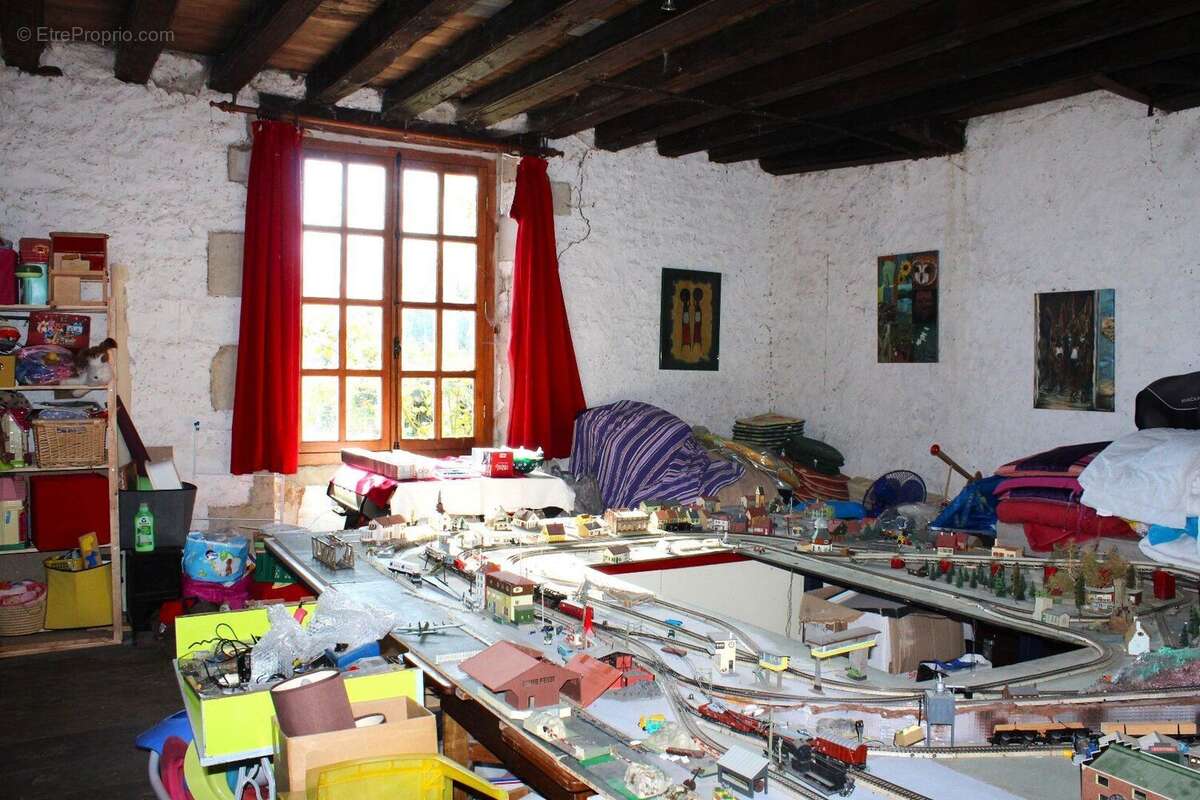Maison à BUSSIERE-POITEVINE