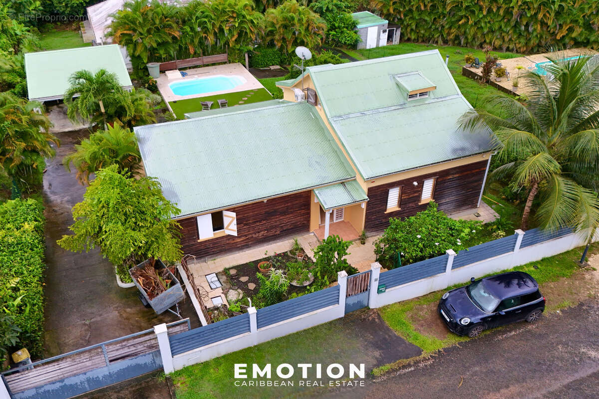 Maison à PETIT-BOURG