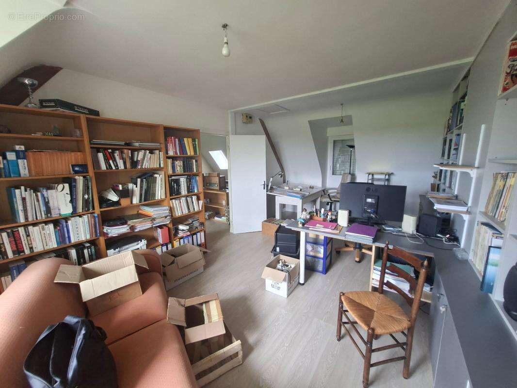 Le calme de la campagne à deux pas du centre-ville, une maison familiale entièrement rénovée ! - photo 13