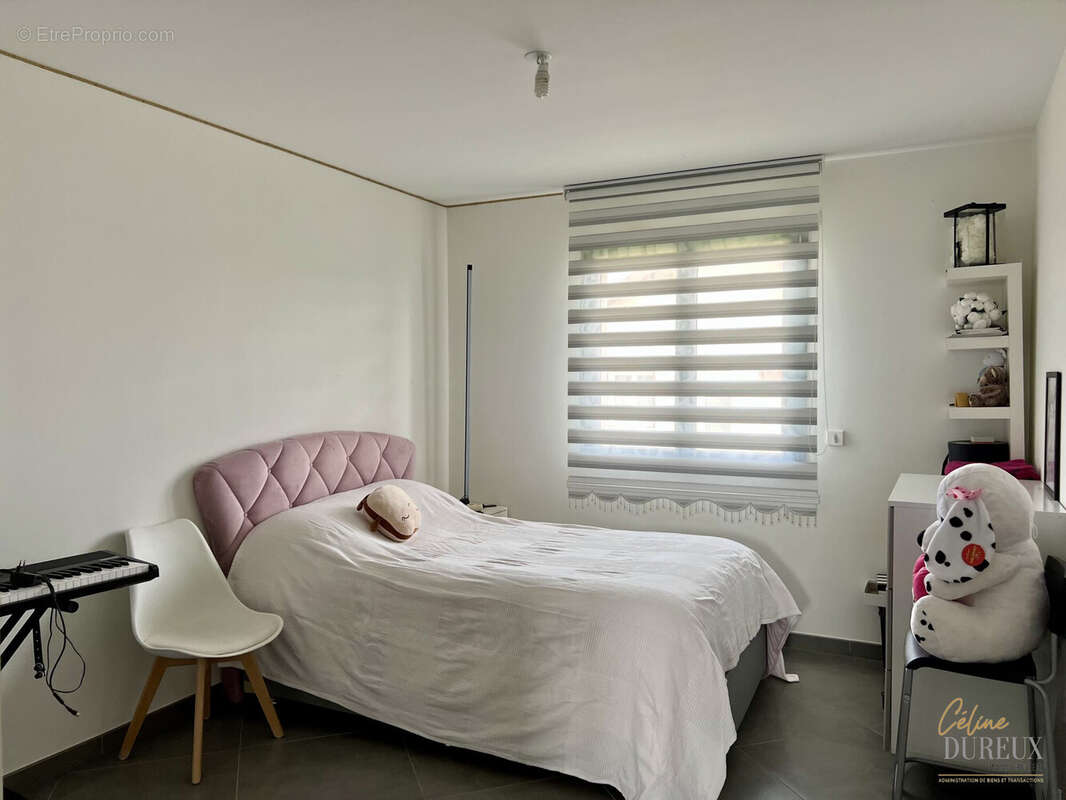 Maison à BAGE-LE-CHATEL