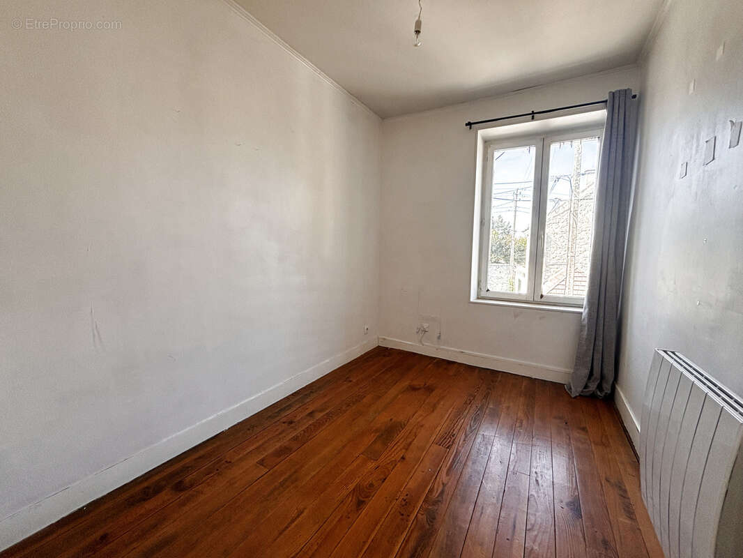 Maison à THIERS-SUR-THEVE