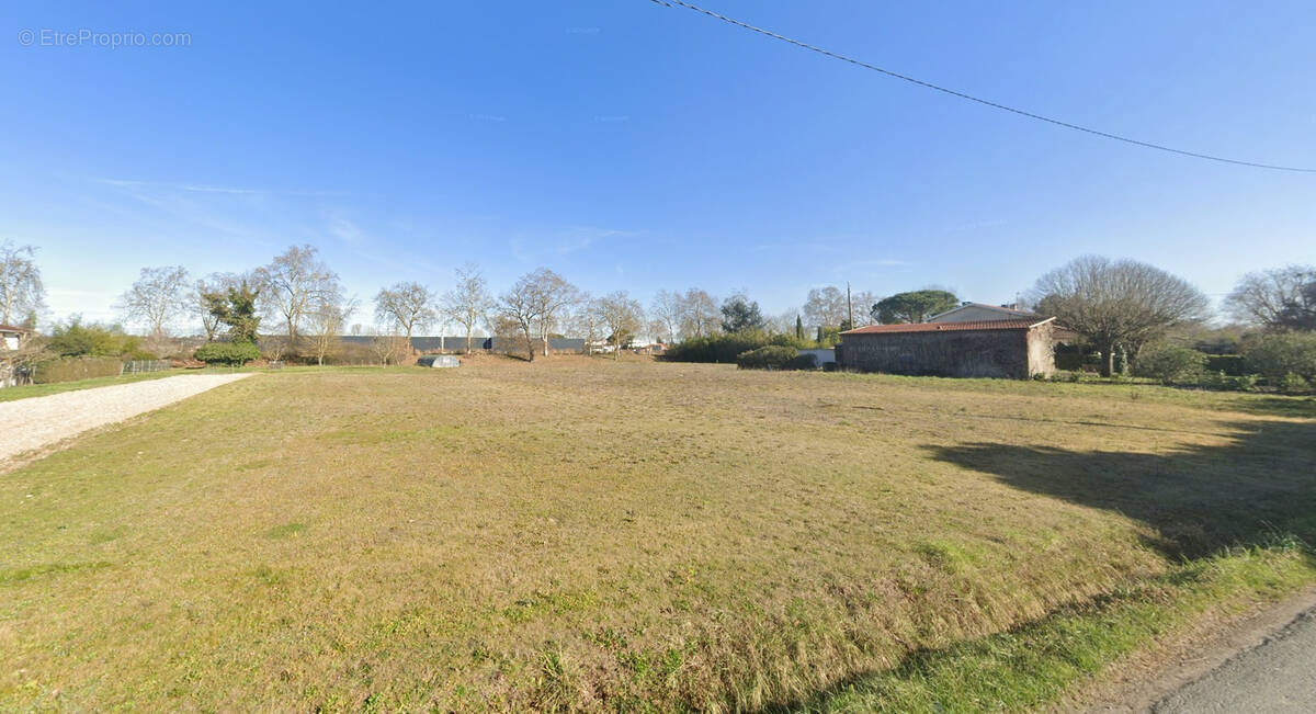 Terrain à SAINT-JORY