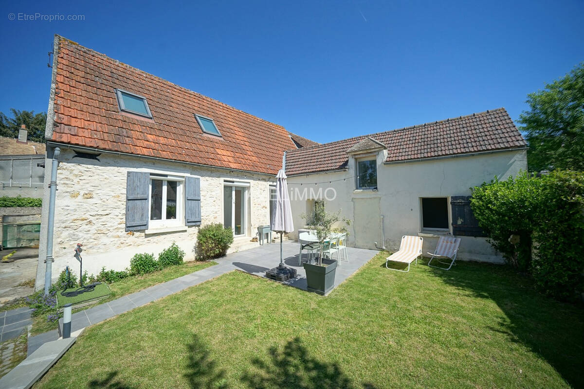 Maison à LA QUEUE-LES-YVELINES