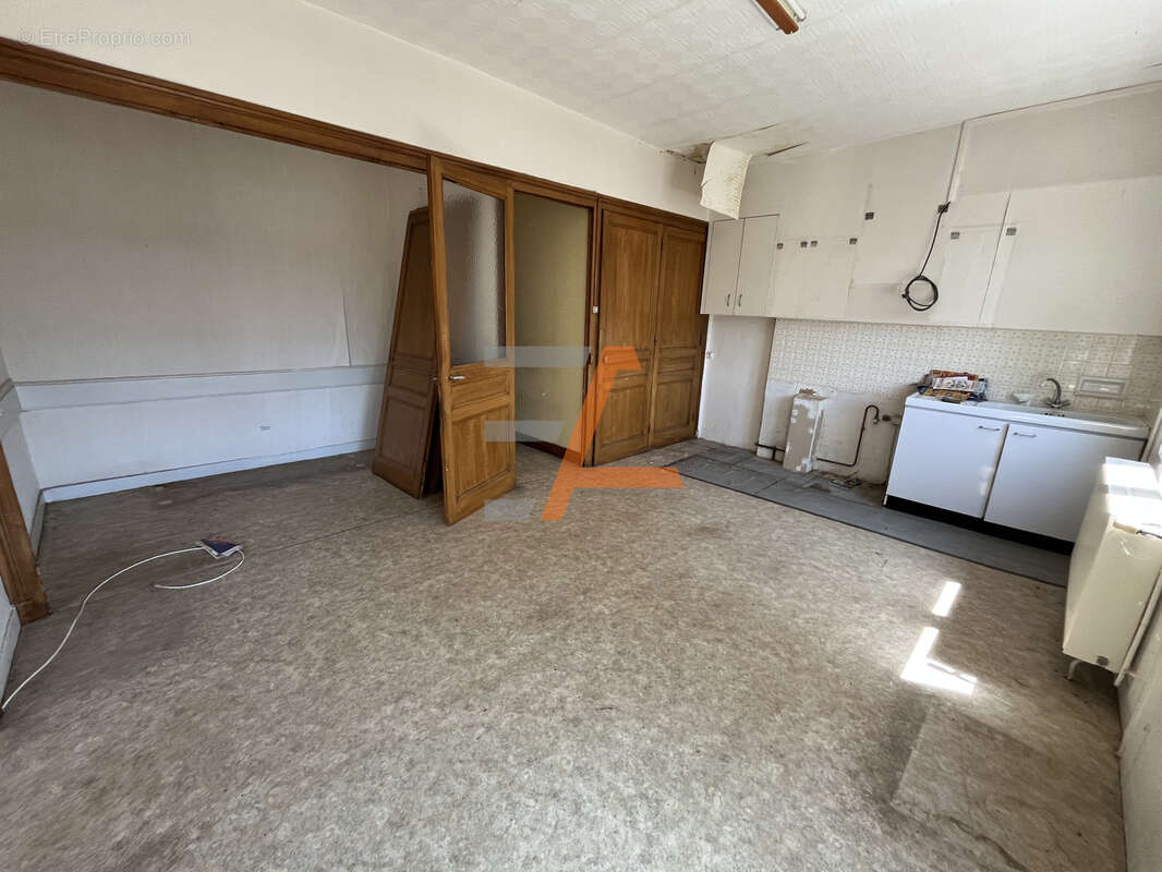 Maison avec extérieur à rénover entièrement - photo 5