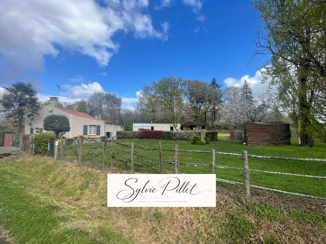 À vendre – Maison de campagne à SAINT CYR DES GATS (85) - photo 22