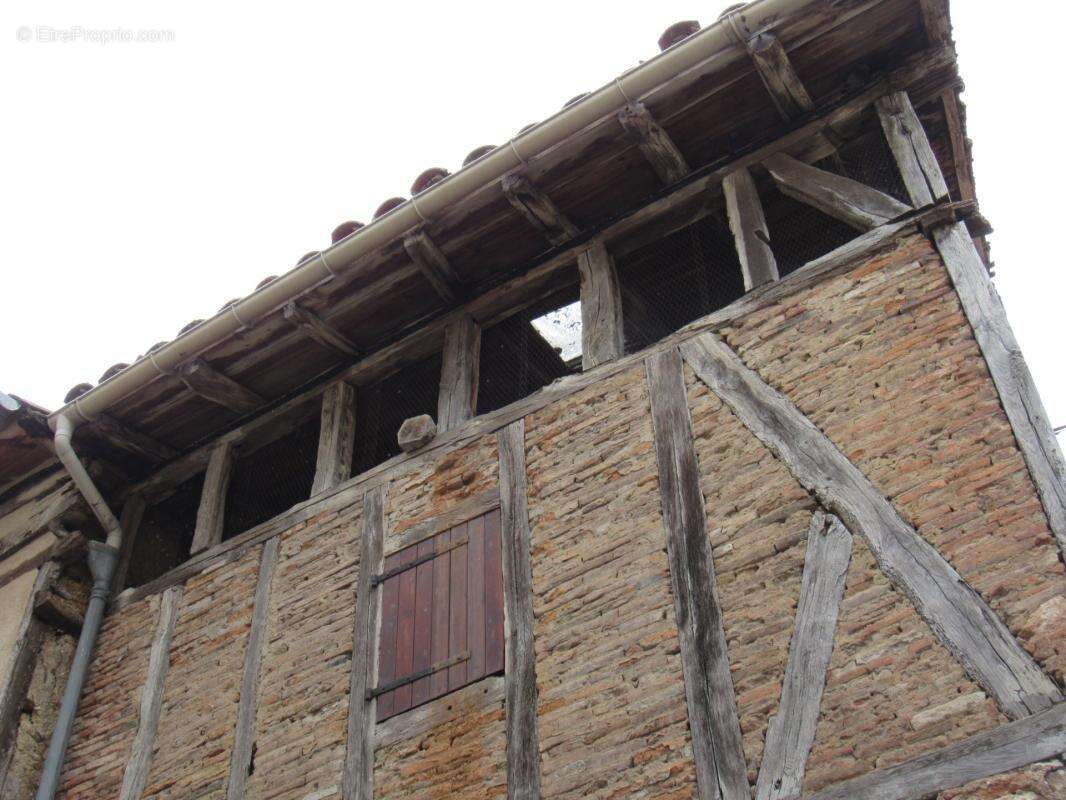 Grande maison medievale  de village entierement renovee dpe en b avec une petite maison qui sert de garage   290000€ - photo 51