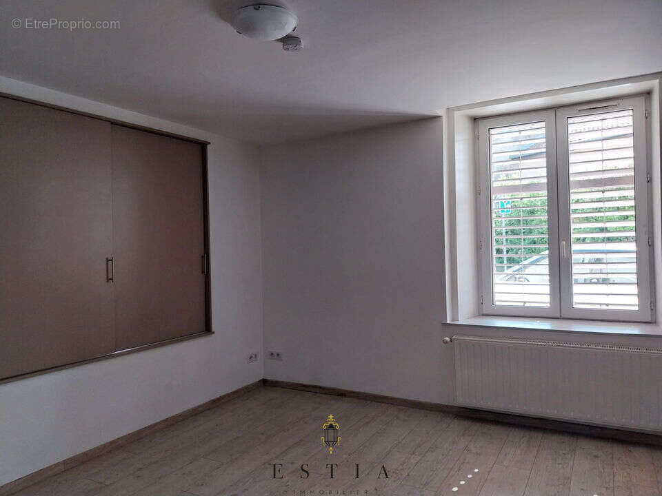 Appartement à LAY-SAINT-CHRISTOPHE