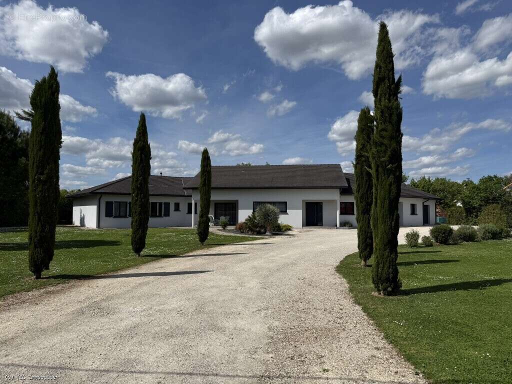 Magnifique Villa Avec 5 Chambres et Piscine - Entre Ruffec & Verteuil-Sur-Charente - photo 28