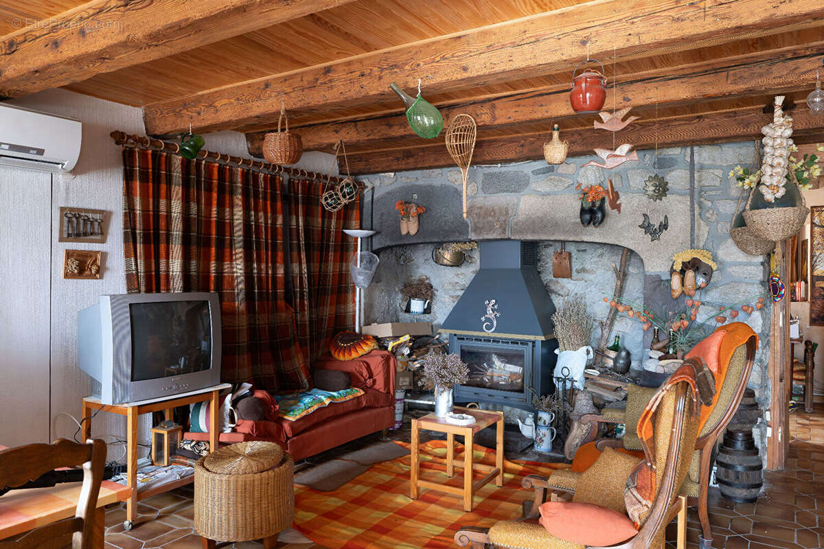 Maison à VEDRINES-SAINT-LOUP