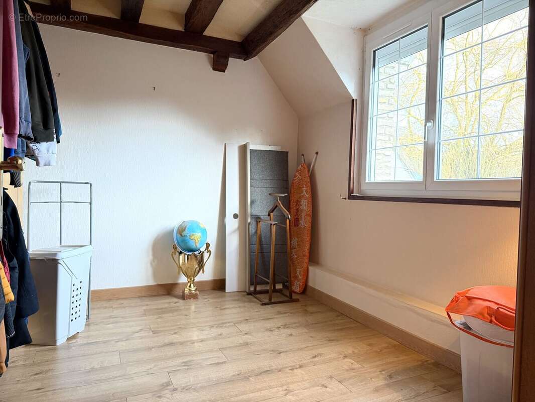 Chambre étage - Maison à TORCE-EN-VALLEE