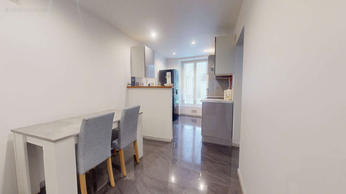 Appartement à LA GARENNE-COLOMBES