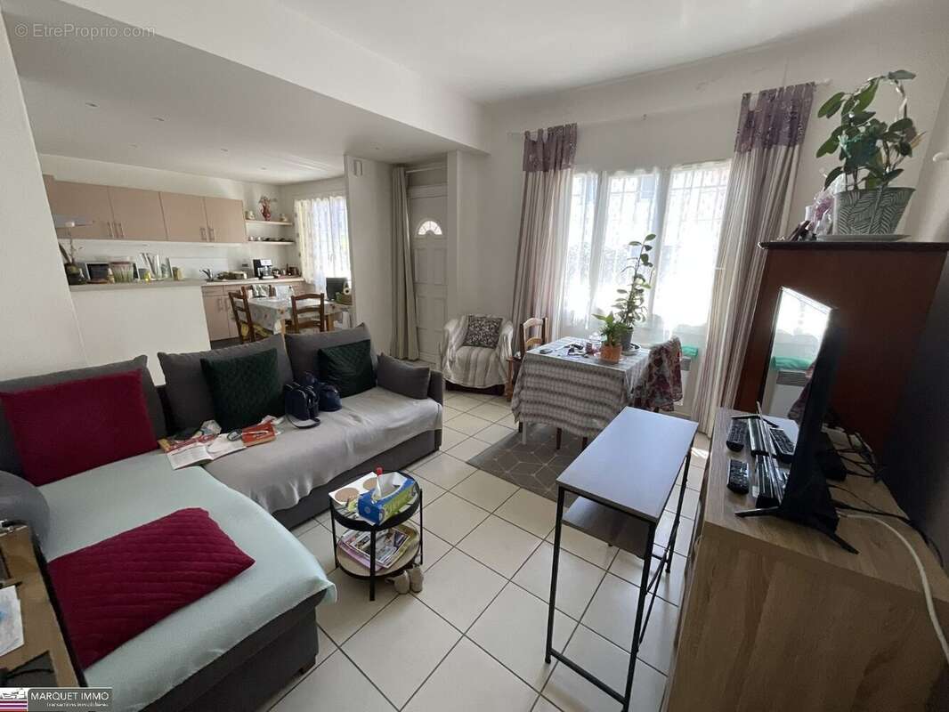 Découvrez cet ensemble immobilier composé de 2 villas indépendantes T6 de 179 m² et T3 de 59 m² en 4 faces sur 828 m² de terrain - photo 32