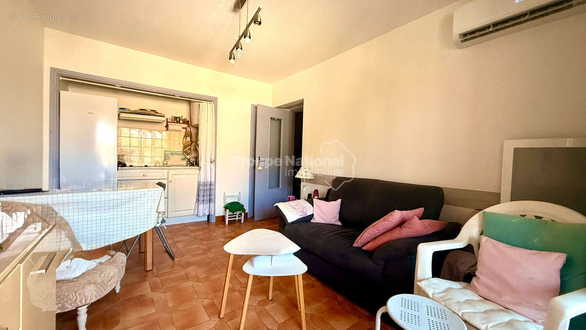 Idéal pied-à-terre à Saint Aygulf : charmant T2 vue mer avec Balcon, meublé et cave à 100m de la mer - photo 2
