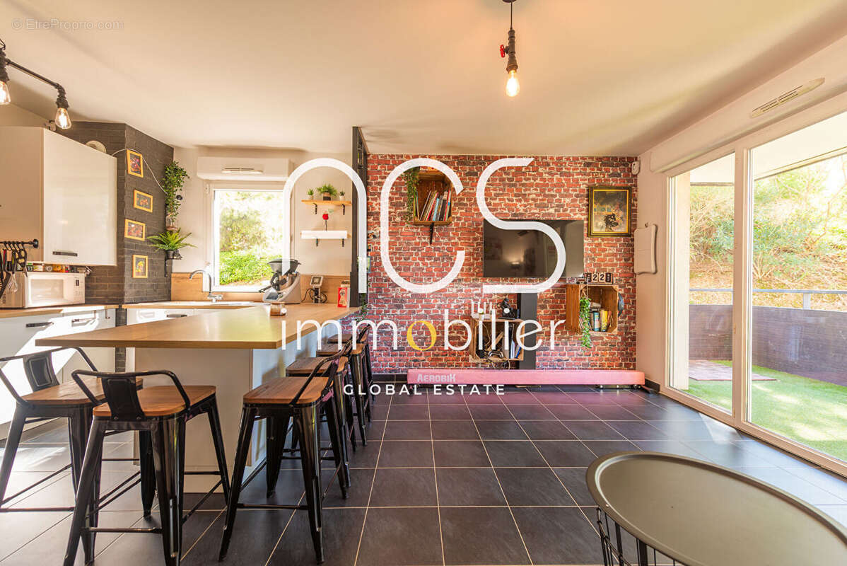 Appartement à CHATEAUNEUF-LES-MARTIGUES