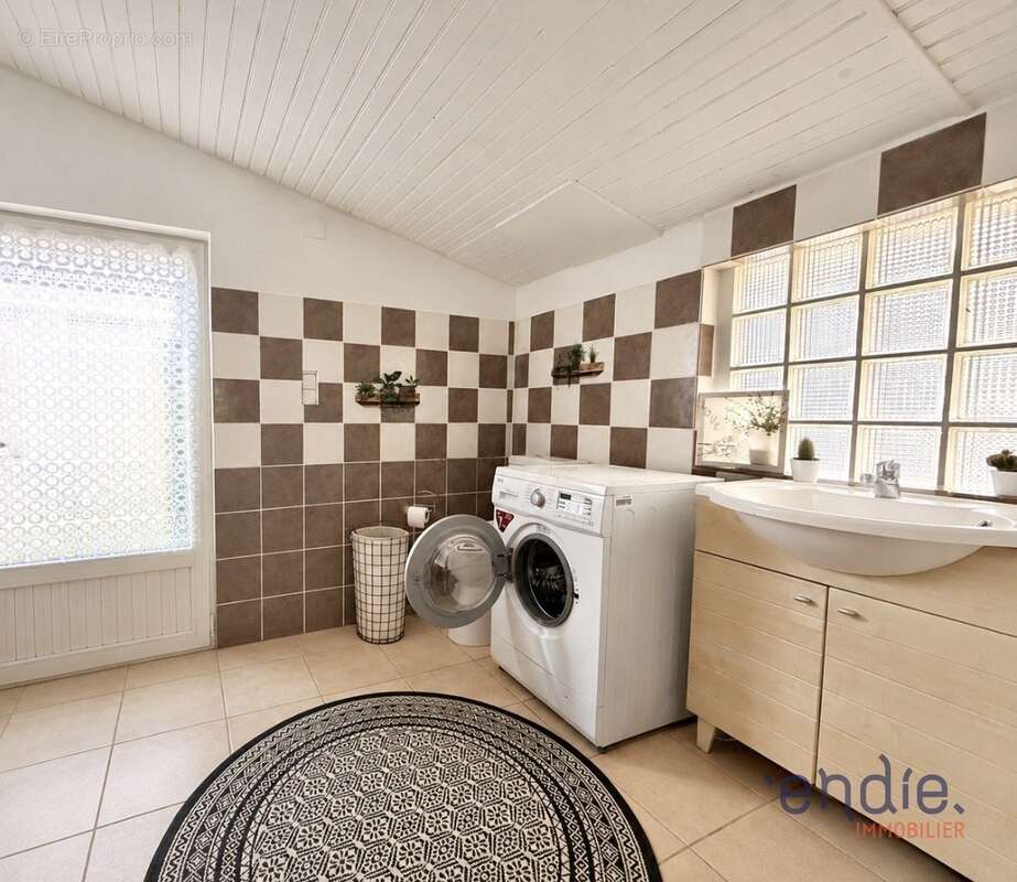 COTIGNAC Villa T4 +  Appartement T3 + Dépendance - Piscine - Garage - photo 15