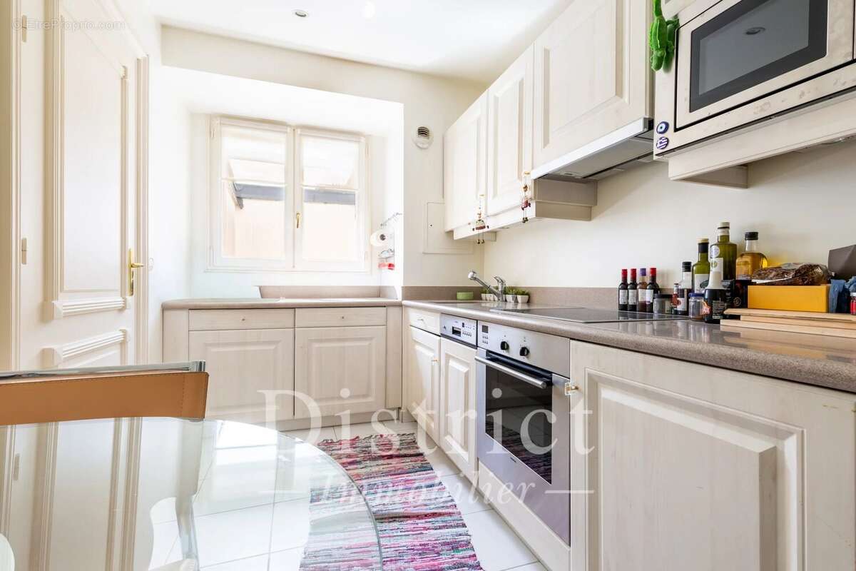Appartement à PARIS-8E