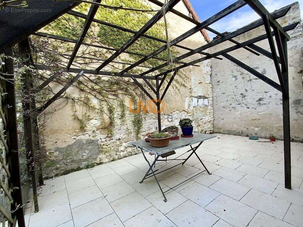 Maison à MEZIERES-EN-BRENNE